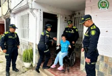 La Policía Antioquia entregó silla de ruedas