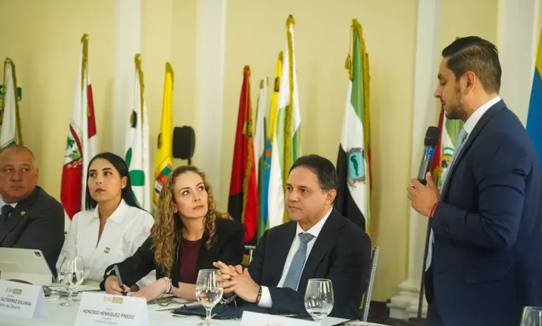 Esteban Quintero y Ministra del Deporte Juliana Gutiérrez