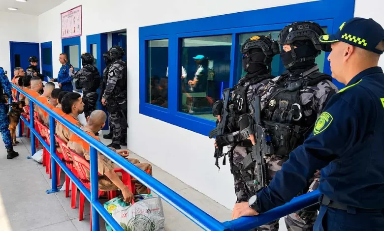 Ordenan traslado de internos. Foto/Presidencia